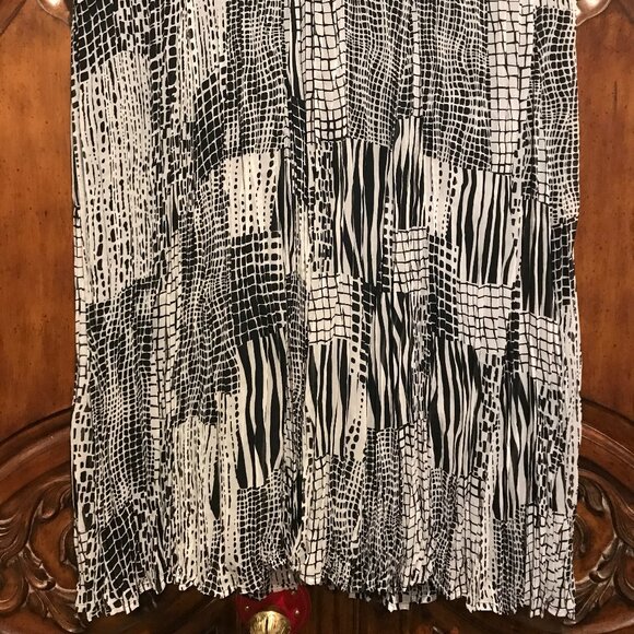 Maggie Barnes Pleated Black & White Maxi Long Skirt Size 3X (26/28) - Picture 3 of 3